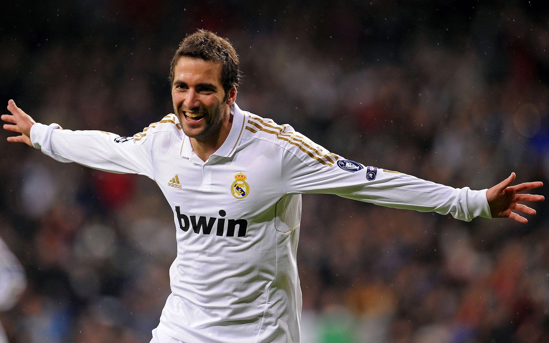 4×100米混合接力队伍配合默契，混合接力比赛